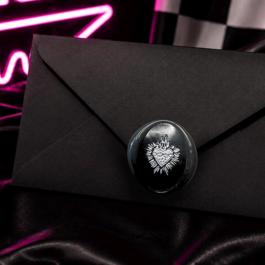 Gothic Sacred Heart Wax Seal – Black Hand-Poured Adhesive Seals for Invitations, Journals & Witchy Stationery
