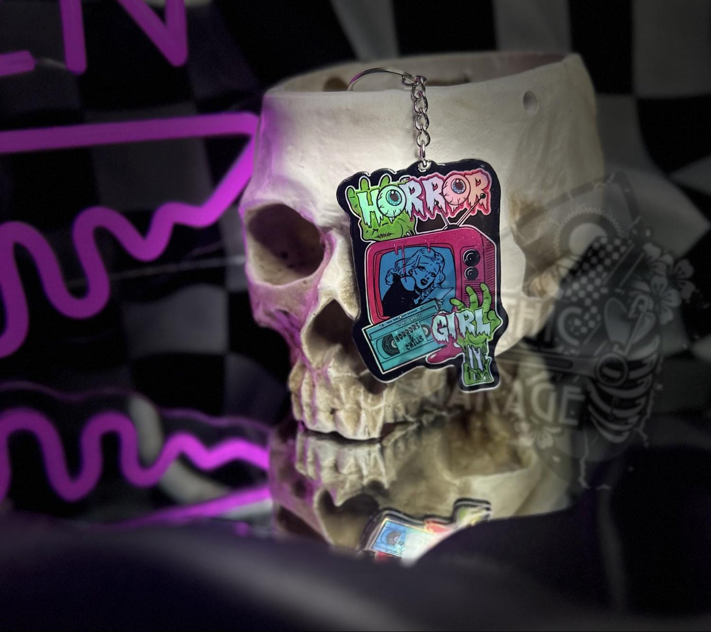 Horror Girl Keychain – Holographic Resin Acrylic Key Ring for Spooky Bags & Horror Fans