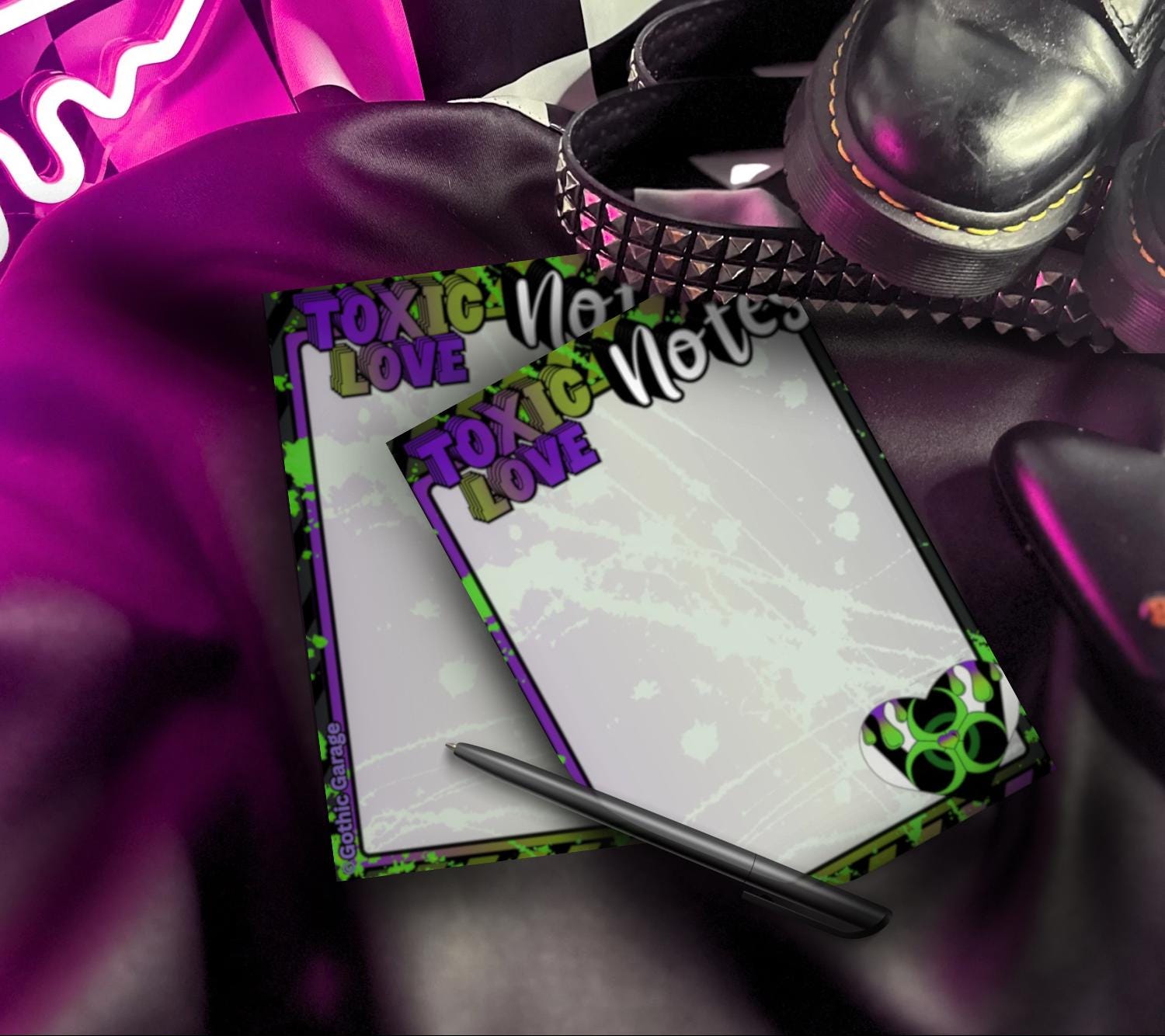 Toxic Love Gothic Notepad – Alt Aesthetic Memo Pad | Cute Dark Stationery for Desk Notes
