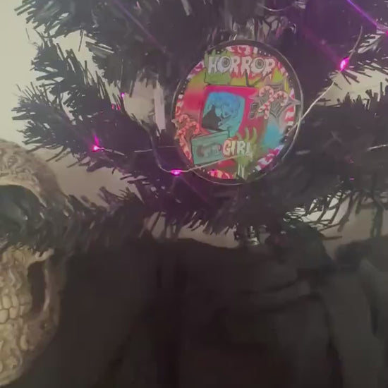 Horror Girl Ornament – Retro Gothic Christmas Decor for Horror Fans & Creepy Creepmas Trees
