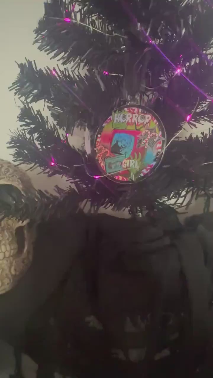 Horror Girl Ornament – Retro Gothic Christmas Decor for Horror Fans & Creepy Creepmas Trees